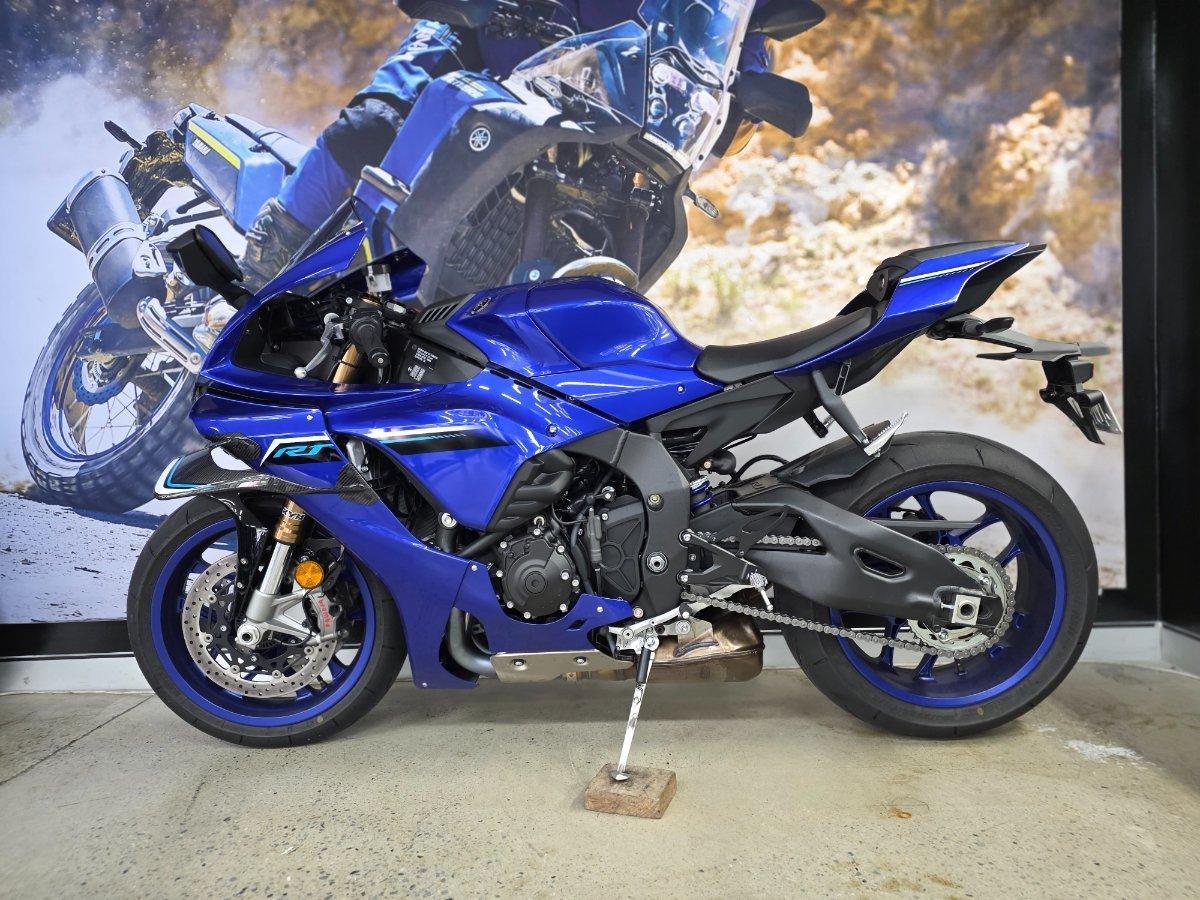 2025 YAMAHA YZF-R1 SPORTS