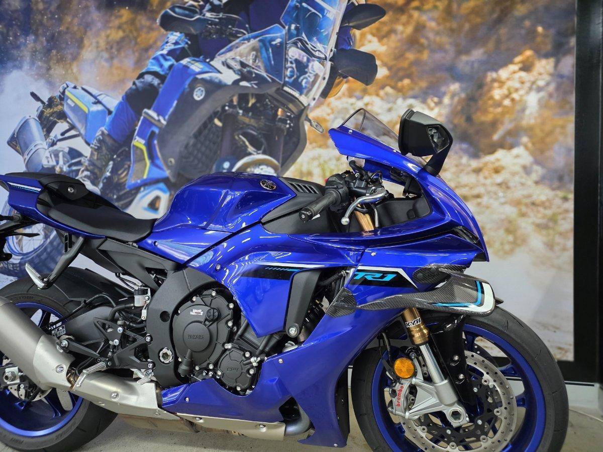 2025 YAMAHA YZF-R1 SPORTS