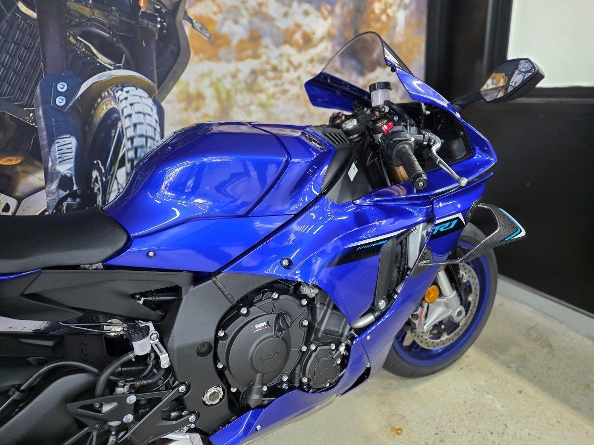 2025 YAMAHA YZF-R1 SPORTS