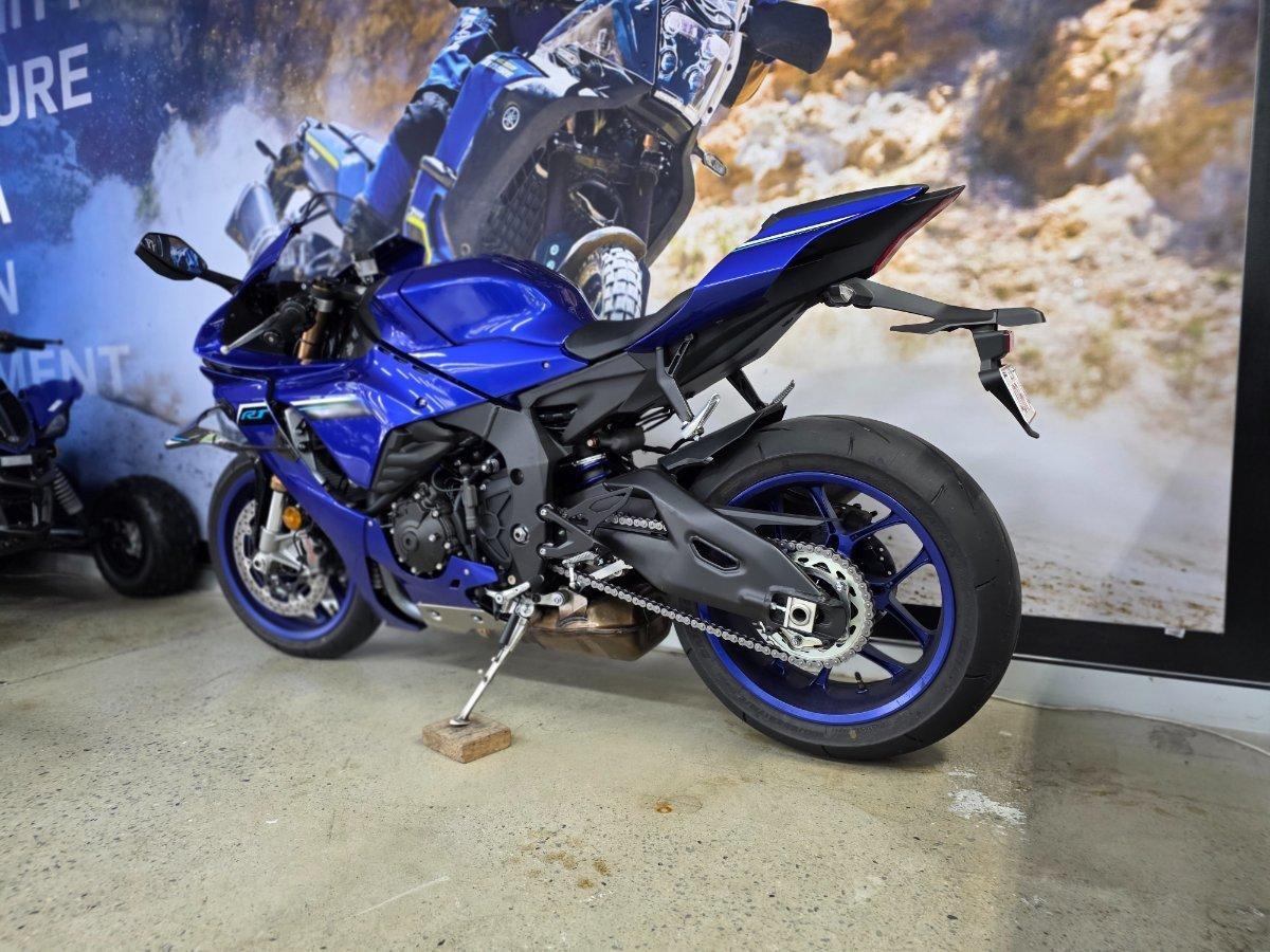 2025 YAMAHA YZF-R1 SPORTS