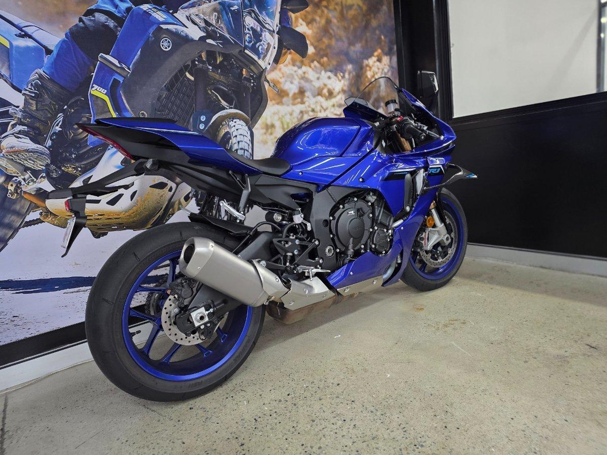 2025 YAMAHA YZF-R1 SPORTS