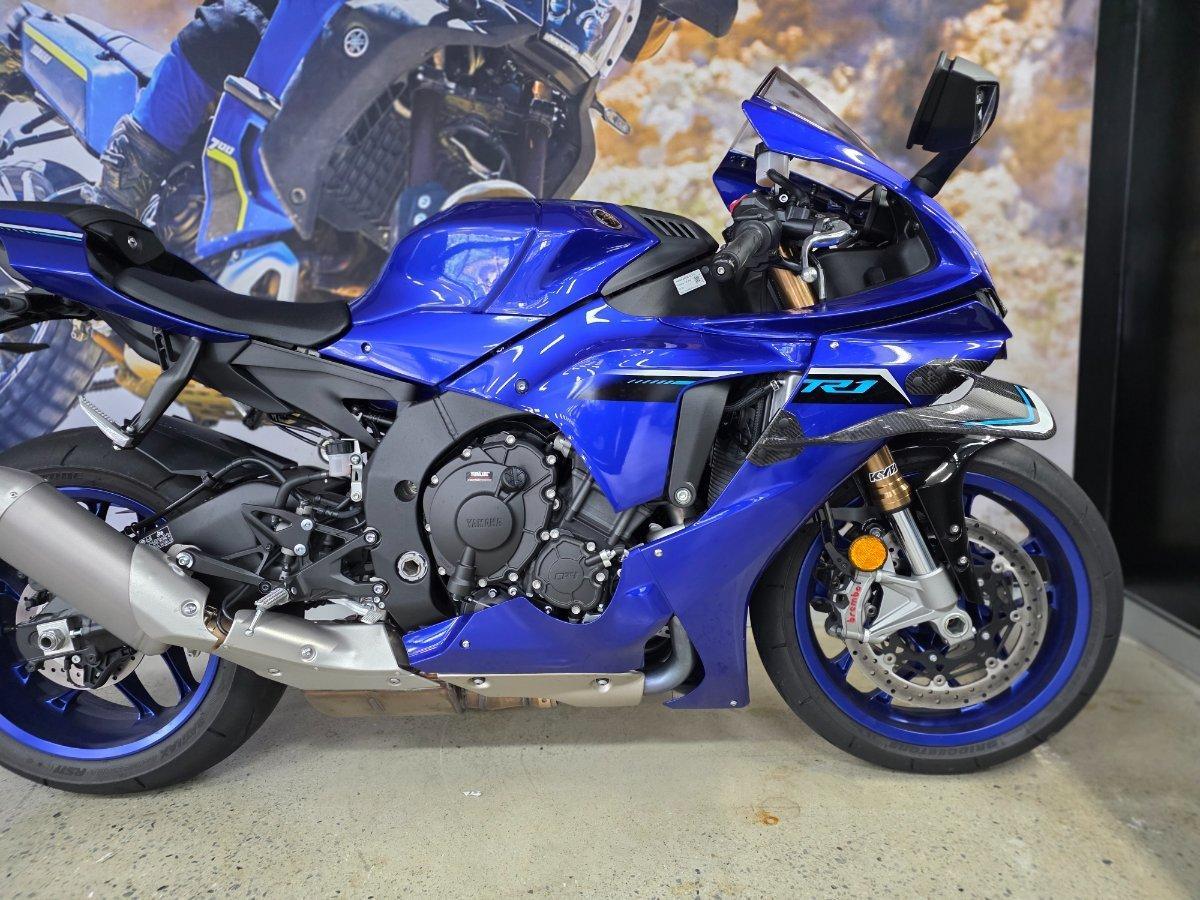 2025 YAMAHA YZF-R1 SPORTS
