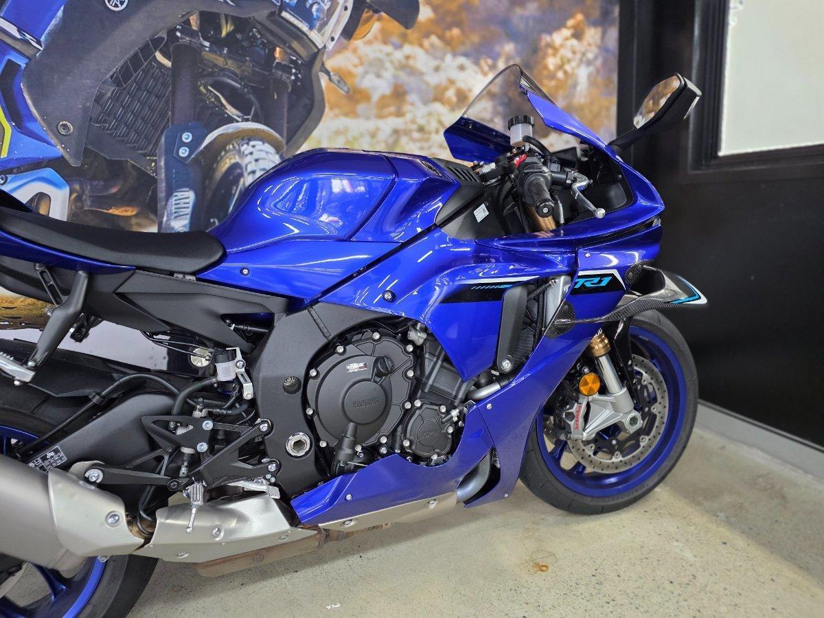 2025 YAMAHA YZF-R1 SPORTS