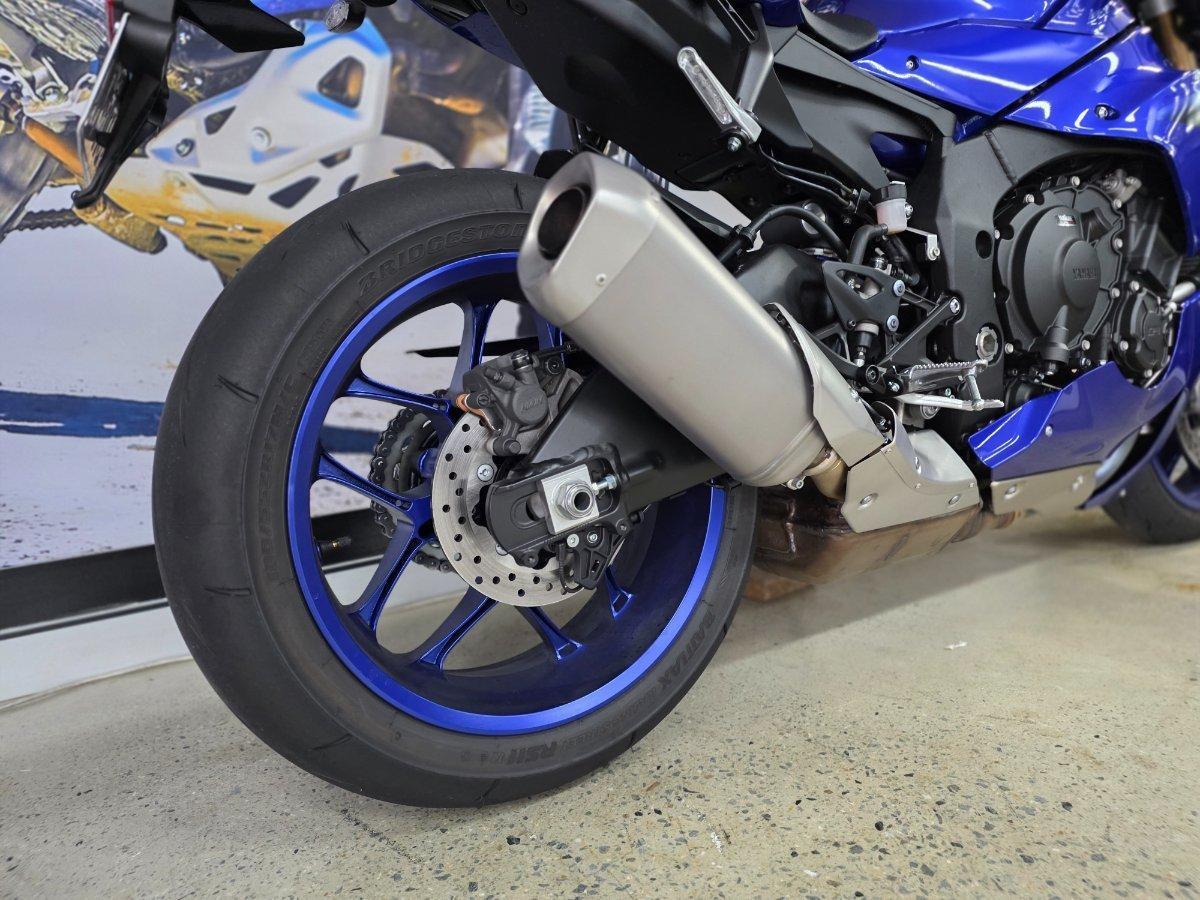2025 YAMAHA YZF-R1 SPORTS