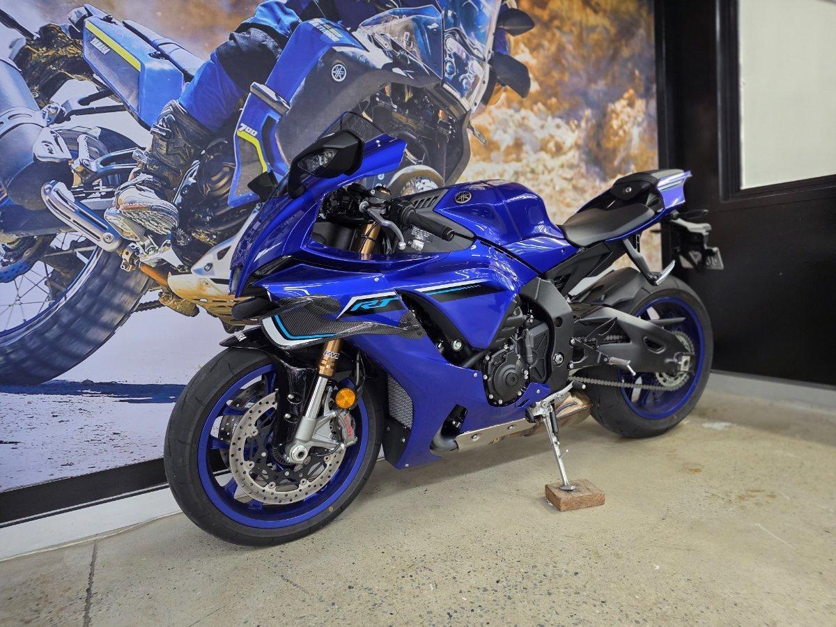 2025 YAMAHA YZF-R1 SPORTS