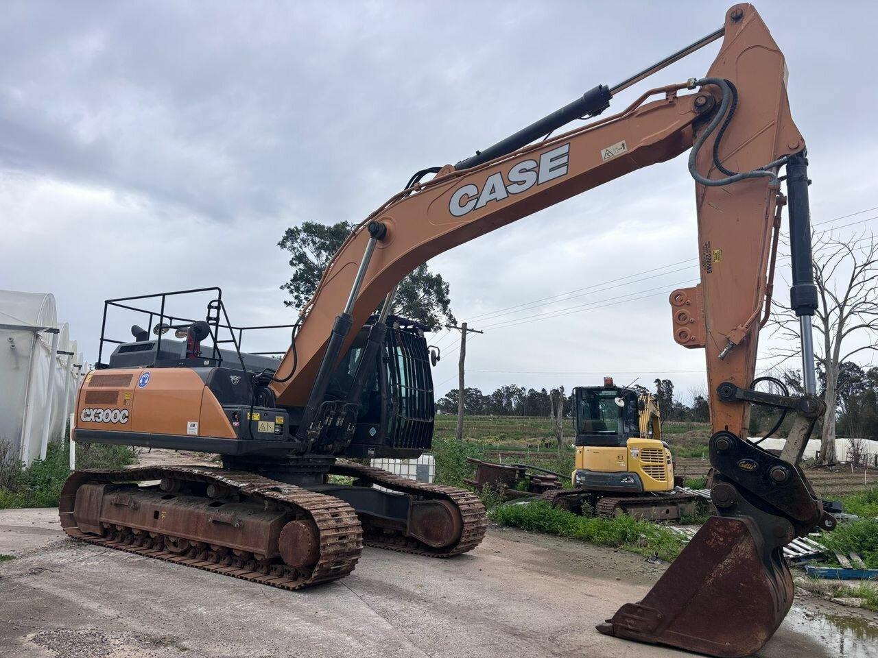 CASE EXCAVATOR