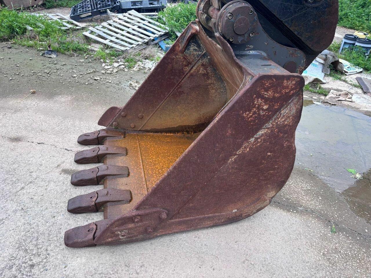 CASE EXCAVATOR