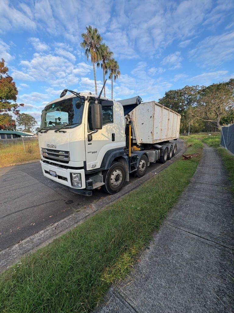 2023 ISUZU FYX FH 350 (10x4) 6 SP AUTOMATIC BIN LIFTER