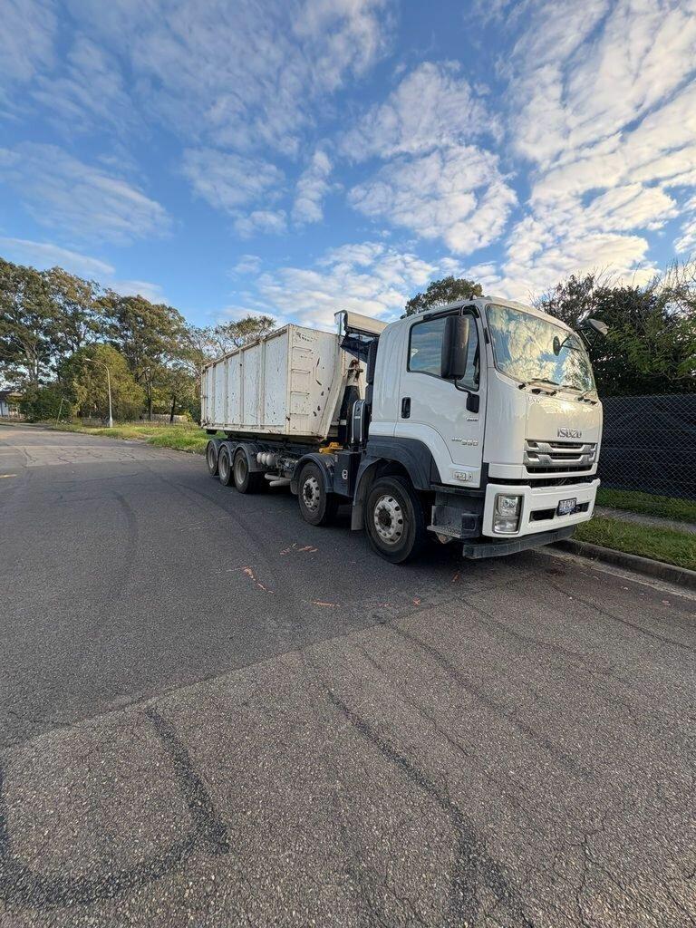 2023 ISUZU FYX FH 350 (10x4) 6 SP AUTOMATIC BIN LIFTER