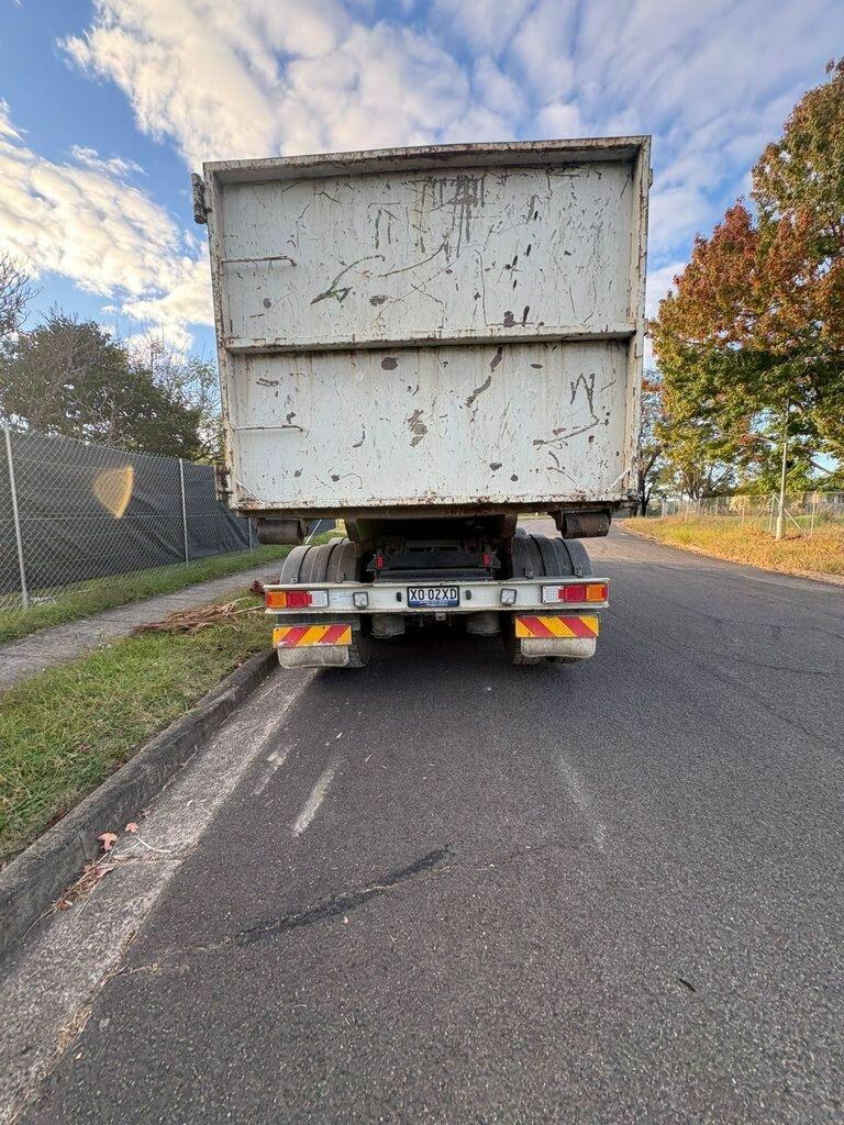 2023 ISUZU FYX FH 350 (10x4) 6 SP AUTOMATIC BIN LIFTER