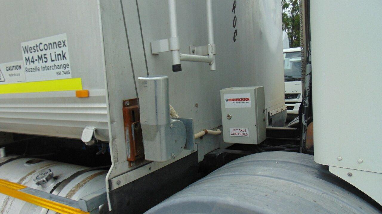 2008 KENWORTH T358 TIPPER