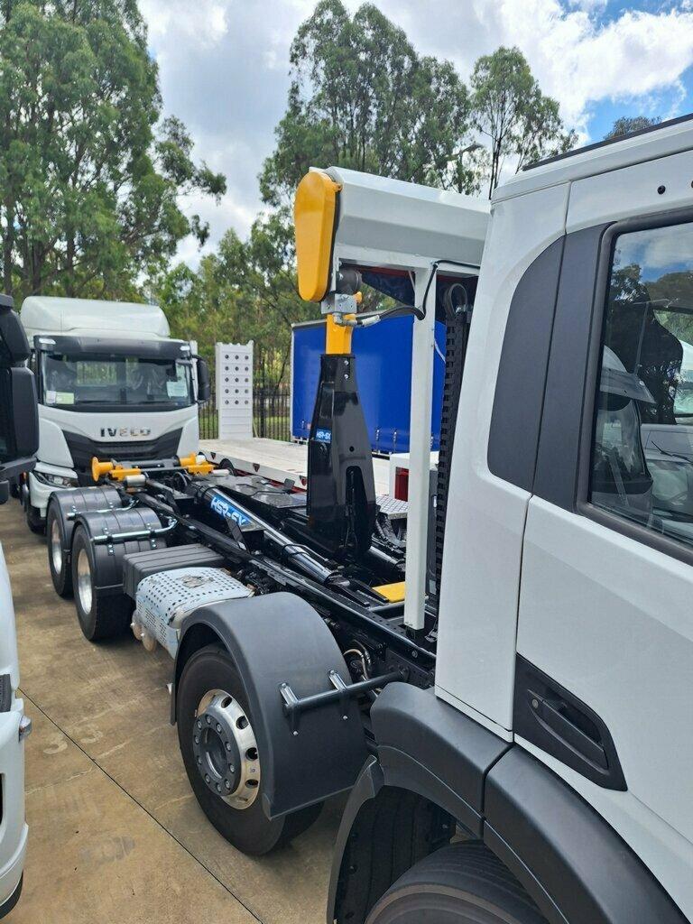 2023 IVECO ACCO AD360 DAY CAB 8X4 C/CHAS