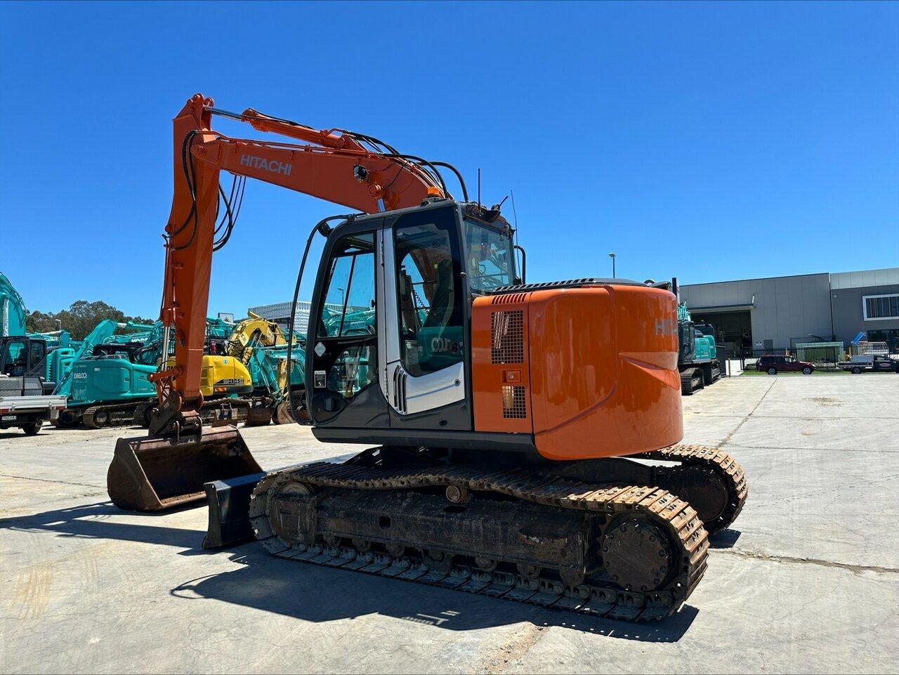 2010 HITACHI EXCAVATOR