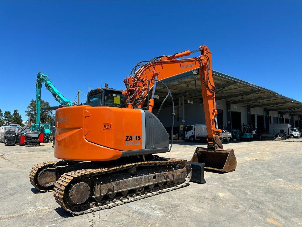 2010 HITACHI EXCAVATOR