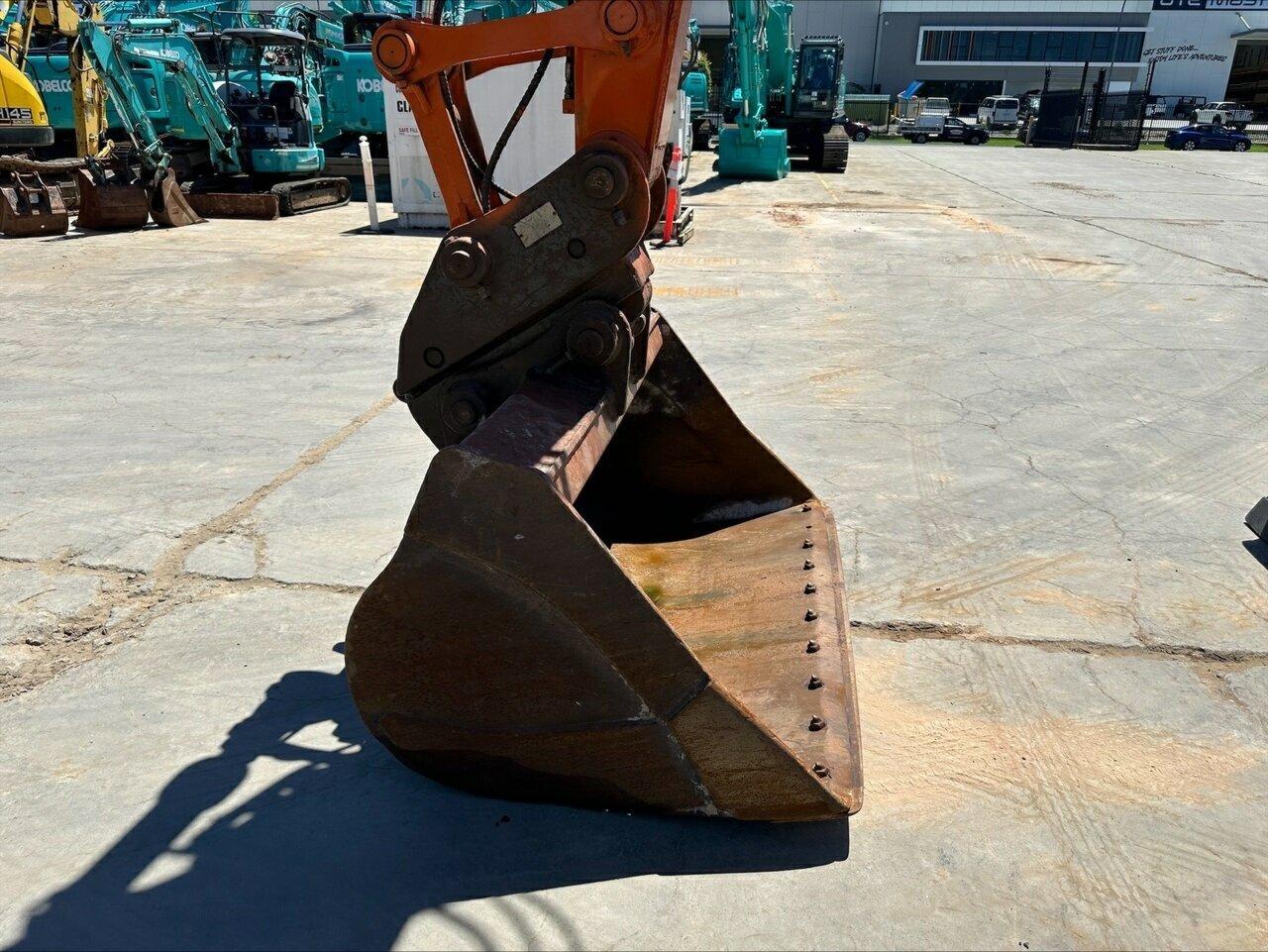2010 HITACHI EXCAVATOR
