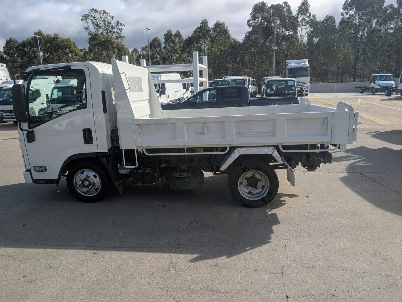 2017 ISUZU NLR 45-150 MANUAL TIPPER