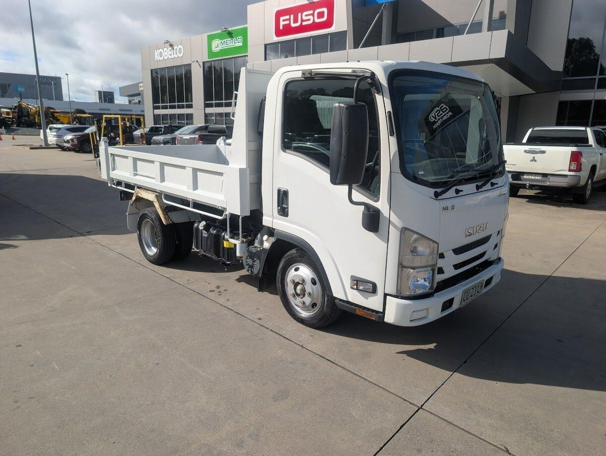 2017 ISUZU NLR 45-150 MANUAL TIPPER