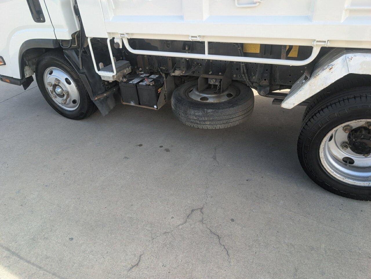 2017 ISUZU NLR 45-150 MANUAL TIPPER