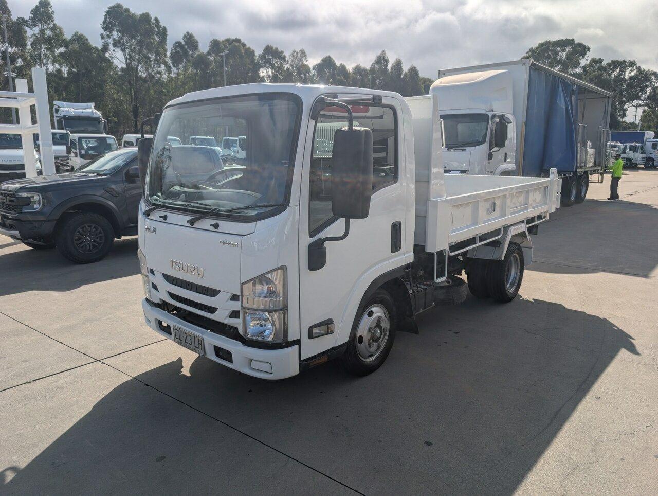 2017 ISUZU NLR 45-150 MANUAL TIPPER