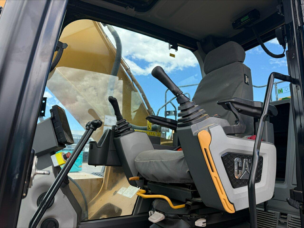 CATERPILLAR EXCAVATOR