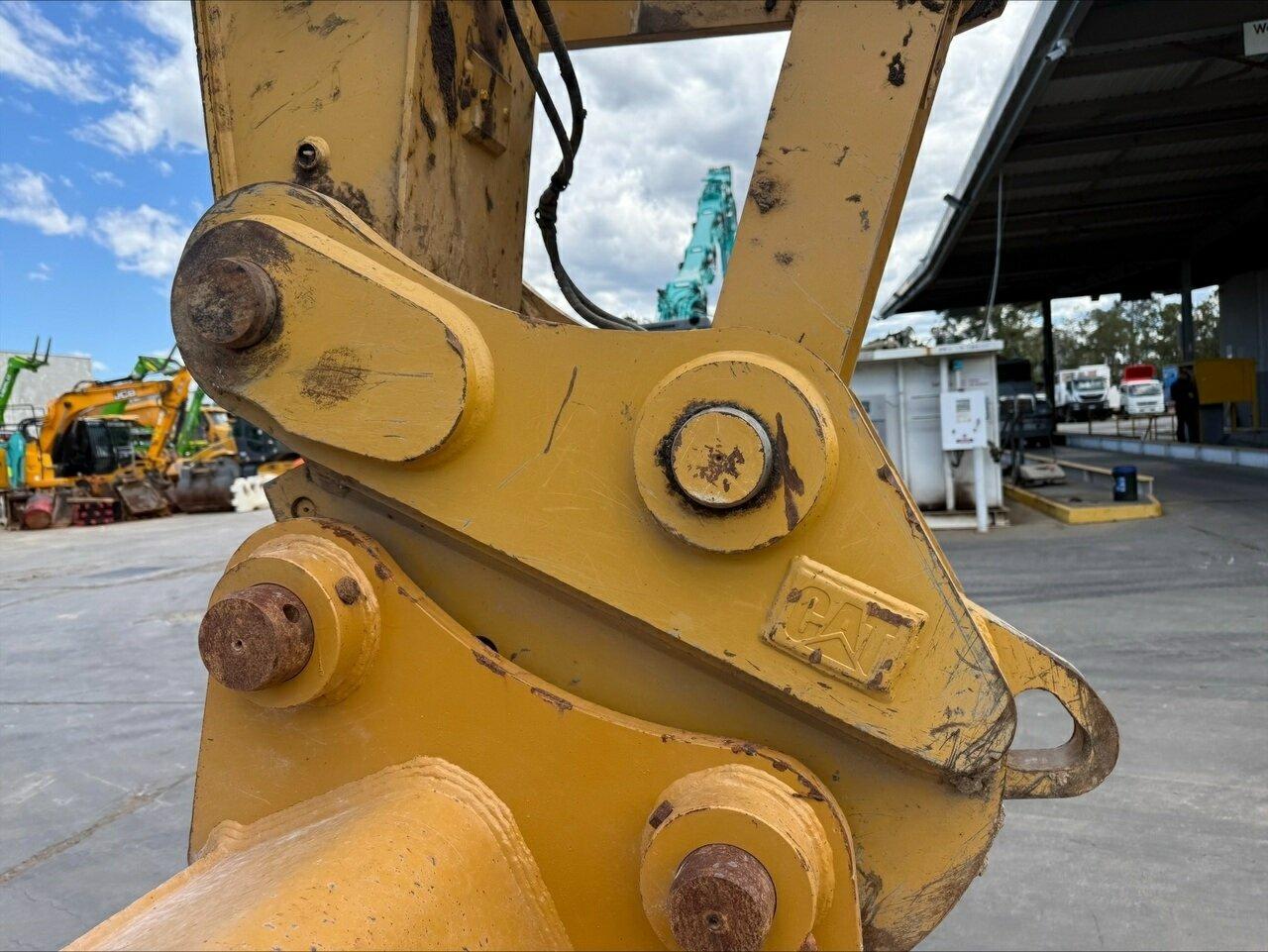 CATERPILLAR EXCAVATOR