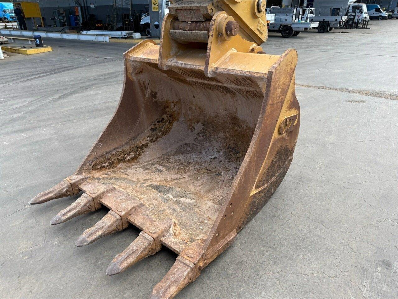 CATERPILLAR EXCAVATOR