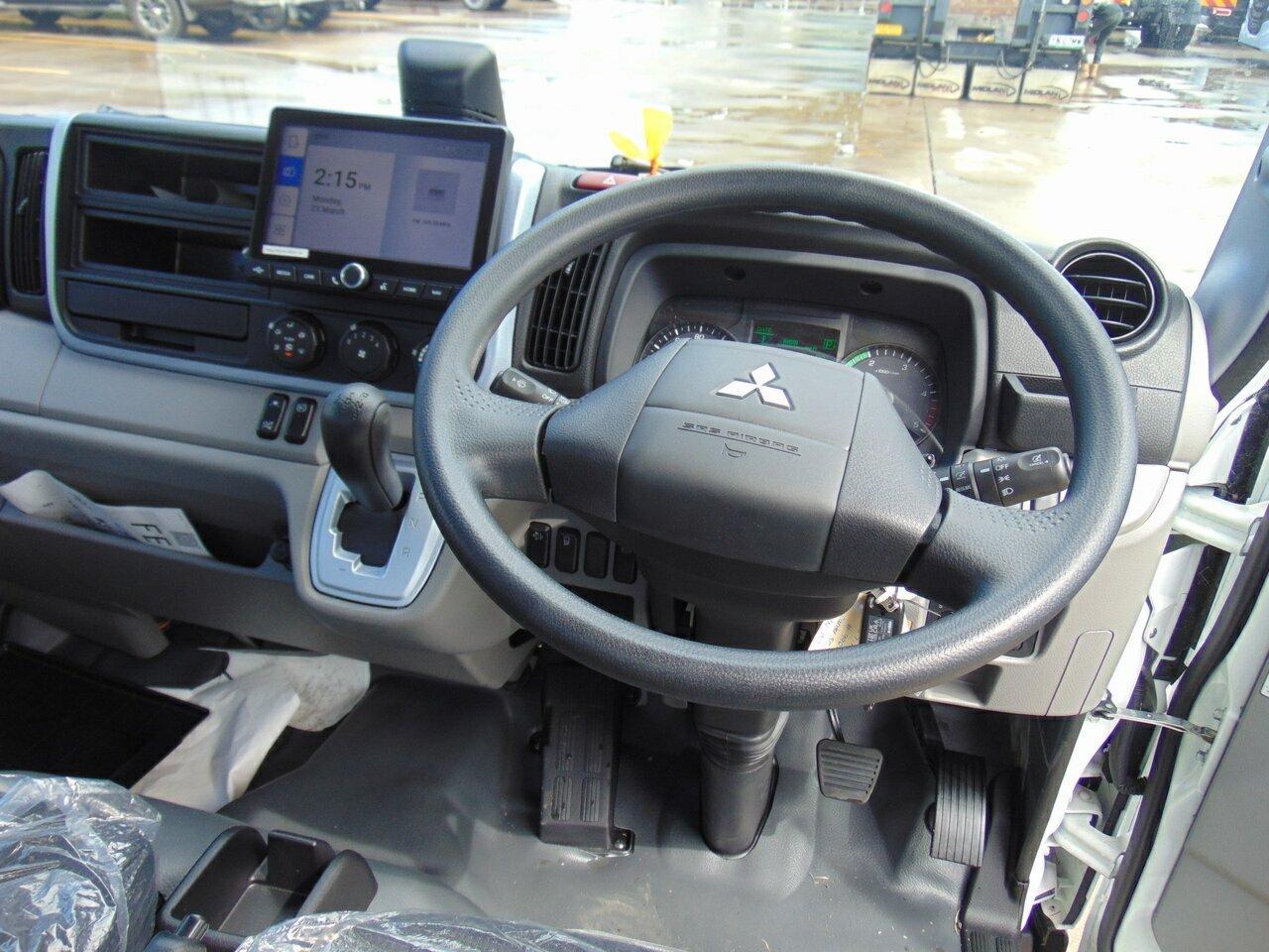 2025 FUSO CANTER 515N (4x2) TRAY