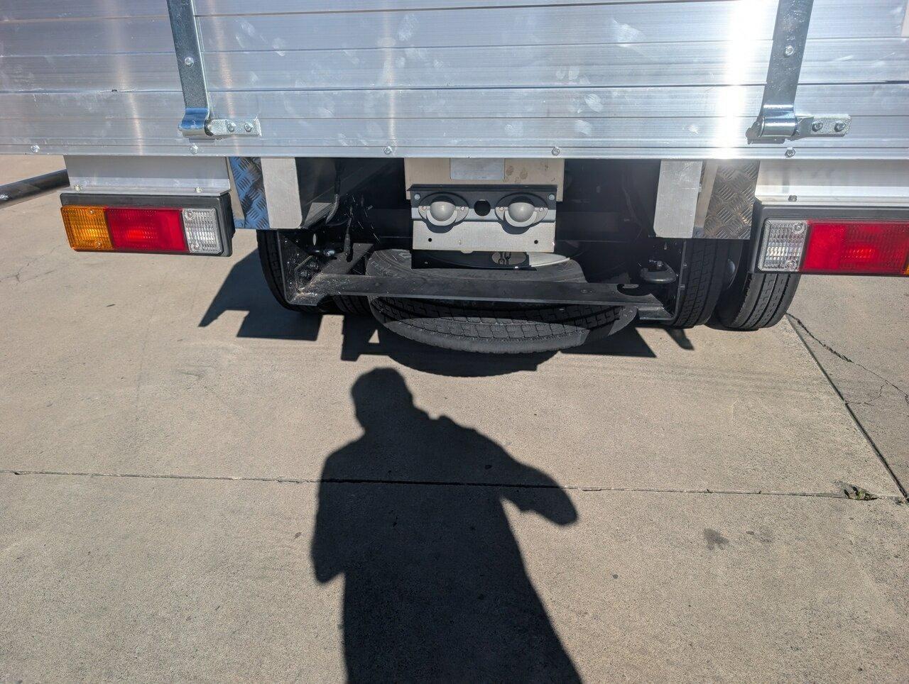 2025 FUSO CANTER 515N (4x2) TRAY