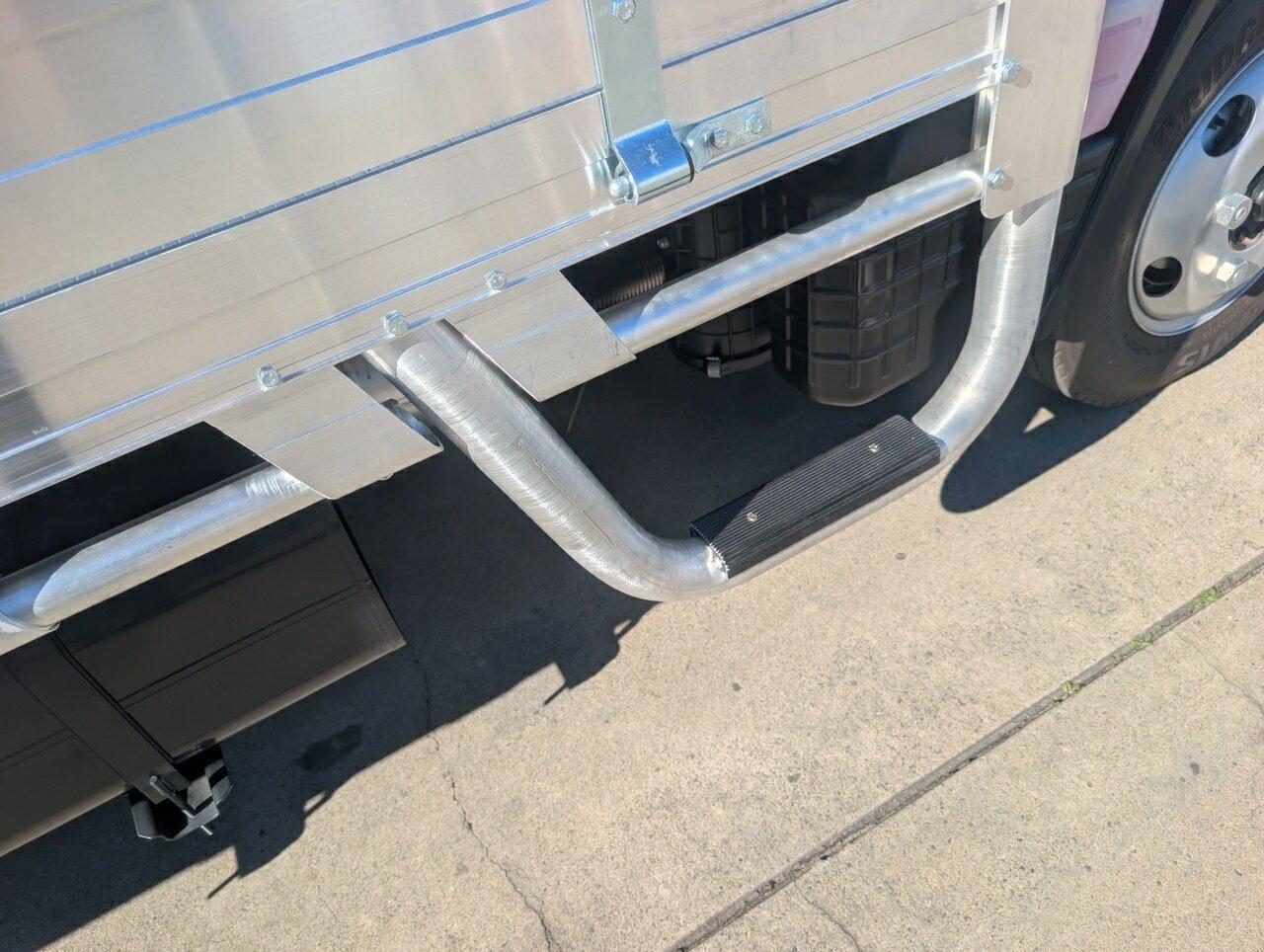 2025 FUSO CANTER 515N (4x2) TRAY