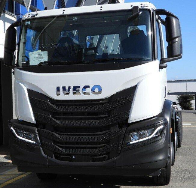 2025 IVECO ACCO AD270 8X4 C/CHAS