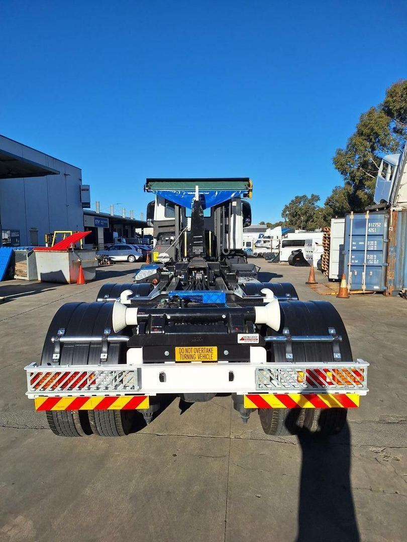 2025 IVECO ACCO 360 8X4 HOOK LIFT TRUCK