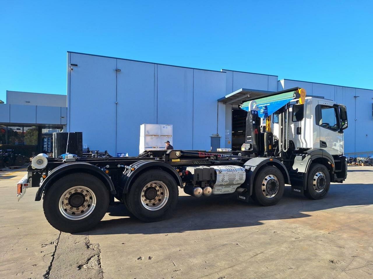 2025 IVECO ACCO 360 8X4 HOOK LIFT TRUCK