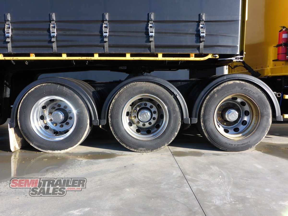 VAWDREY CURTAINSIDER TRAILER