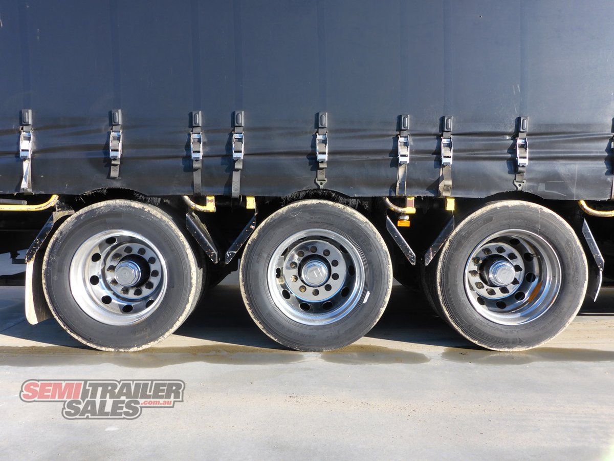 VAWDREY CURTAINSIDER TRAILER