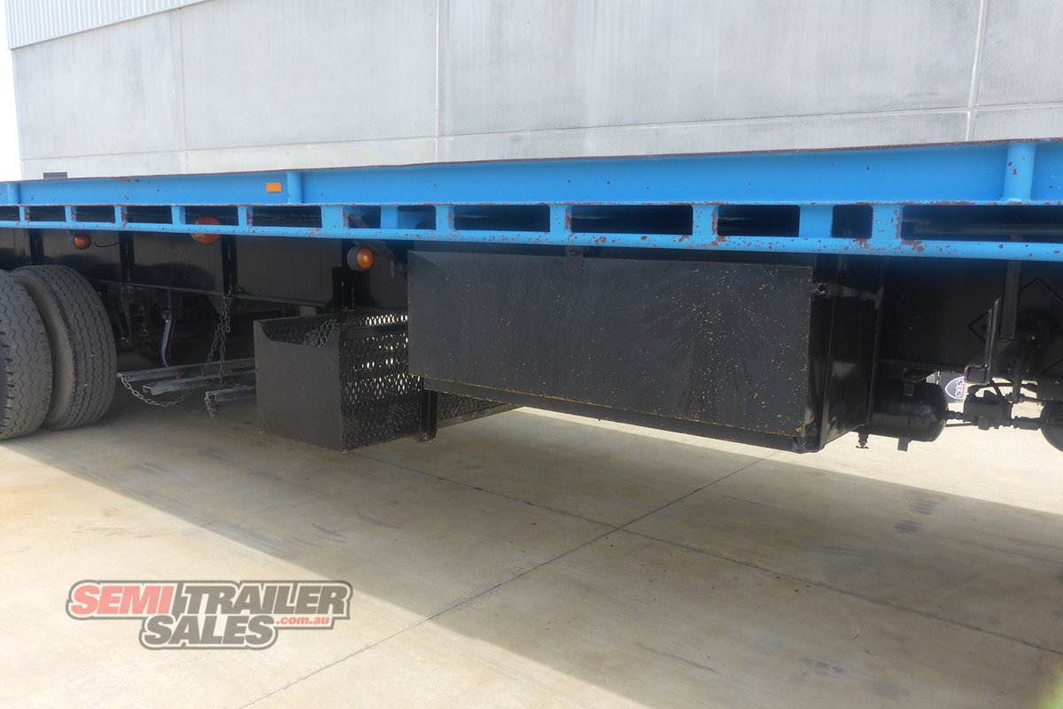 HAULMARK FLAT TOP TRAILER