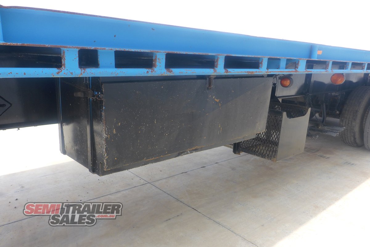 HAULMARK FLAT TOP TRAILER