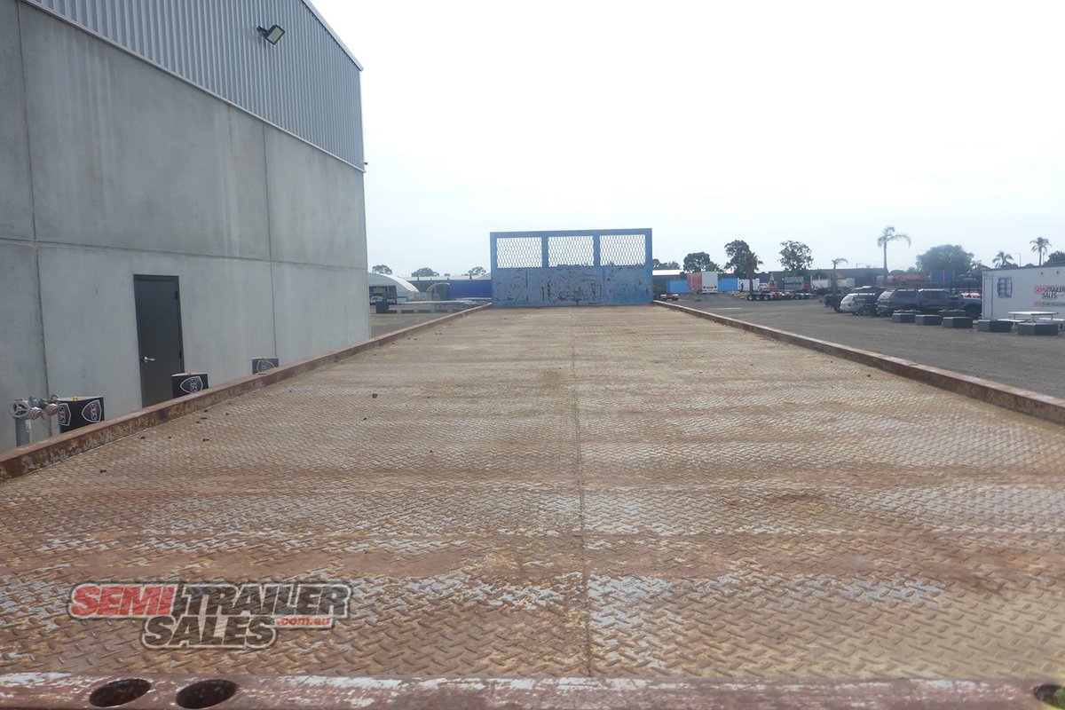 HAULMARK FLAT TOP TRAILER