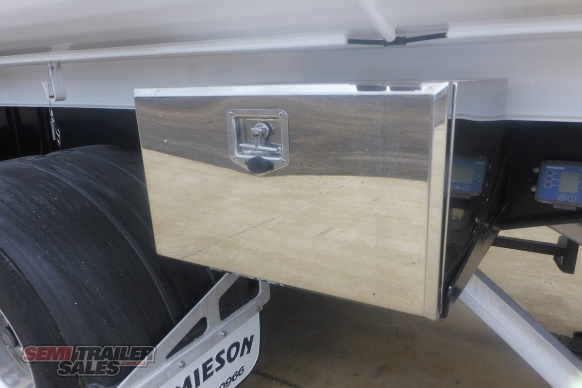 10/2021 BOOMER BOGIE CHASSIS TIPPER TRAILER