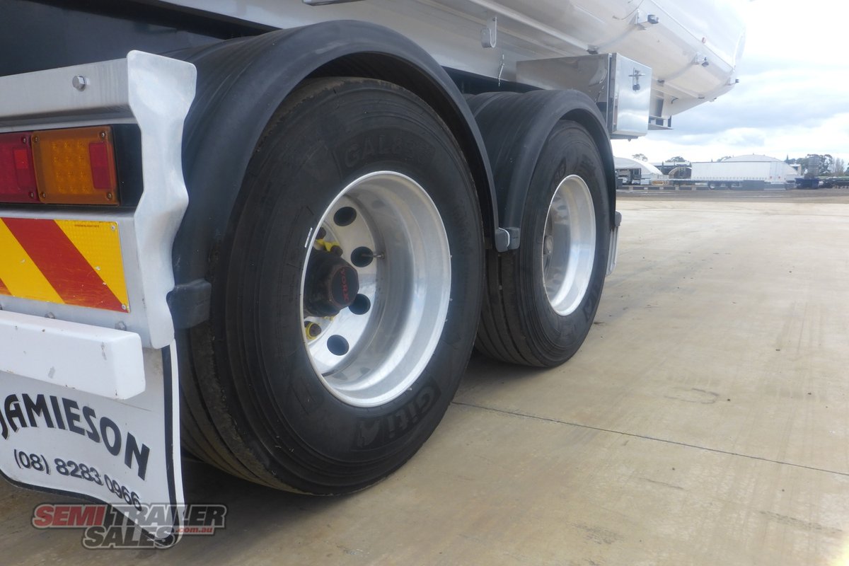 10/2021 BOOMER BOGIE CHASSIS TIPPER TRAILER
