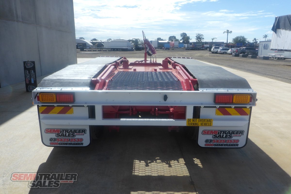 11/2018 MOORE TRI AXLE DOLLY TRAILER