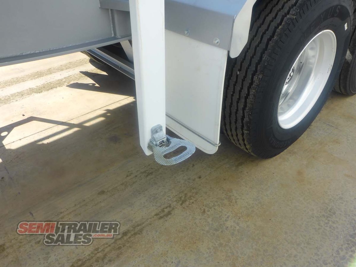 BARKER CURTAINSIDER TRAILER