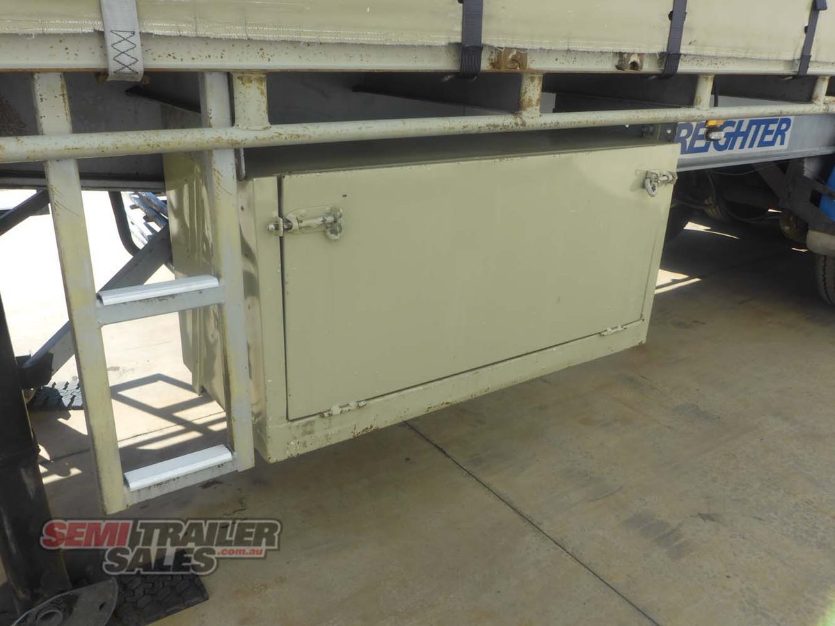 MAXITRANS CURTAINSIDER TRAILER