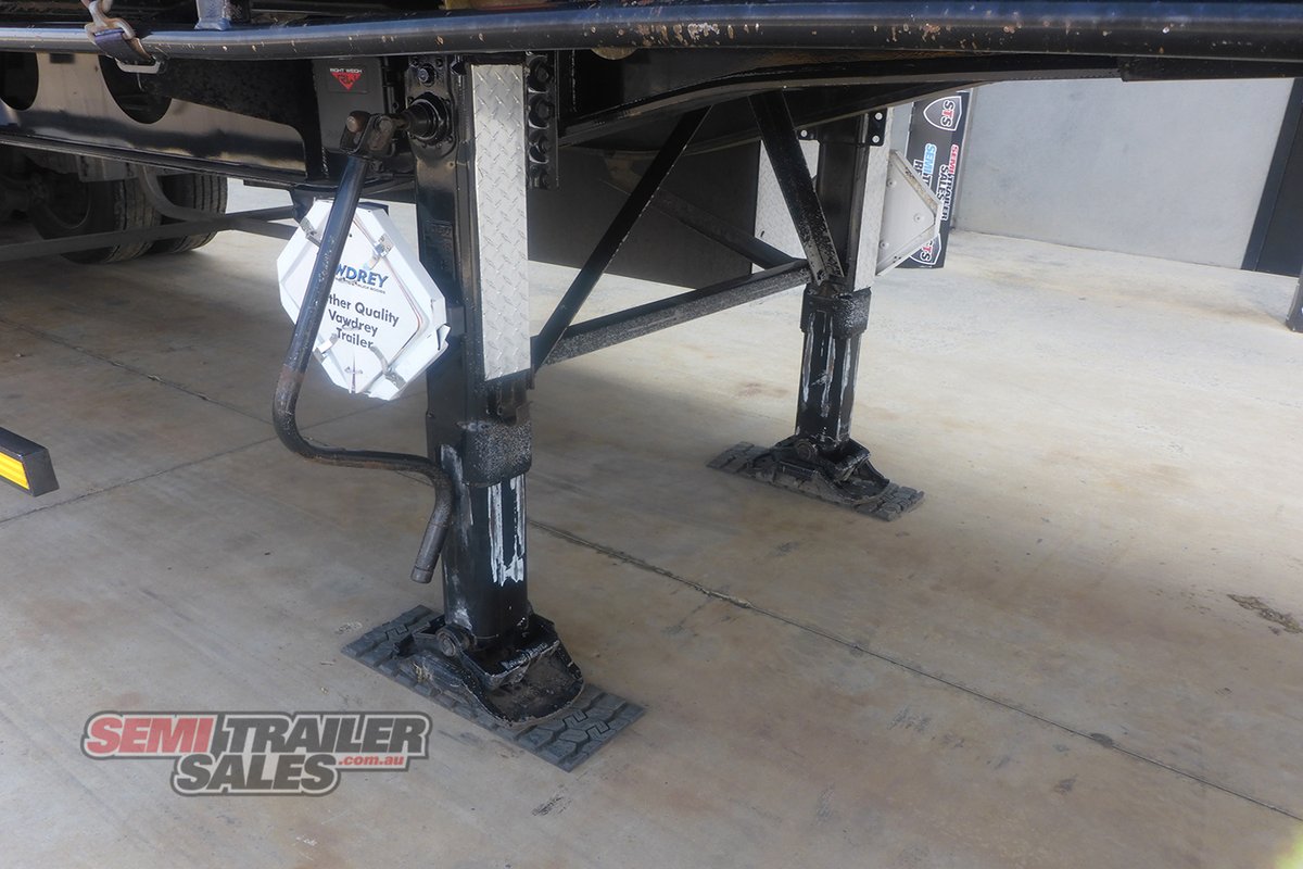 VAWDREY CURTAINSIDER TRAILER
