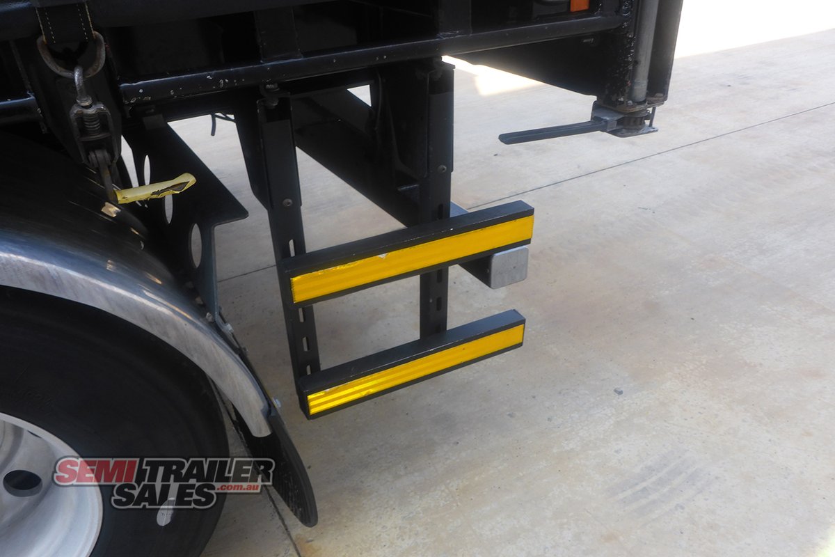 VAWDREY CURTAINSIDER TRAILER
