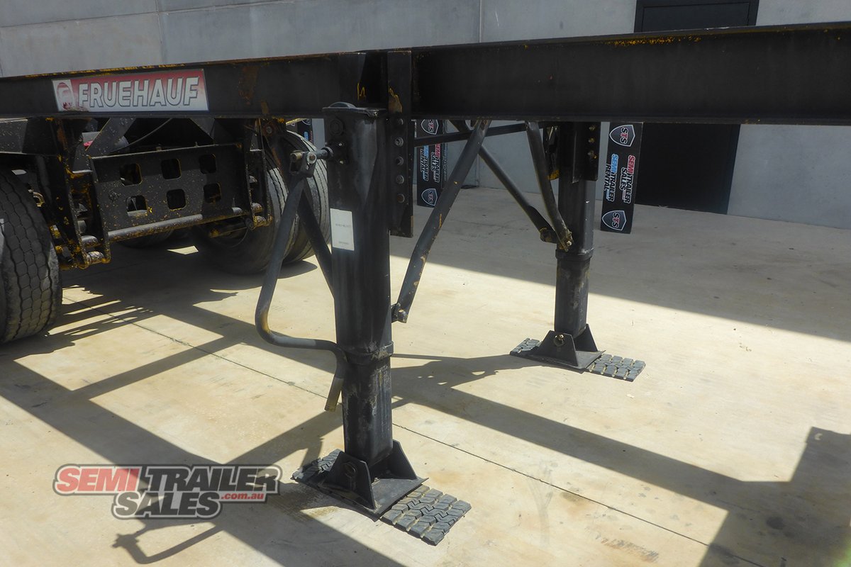 FRUEHAUF SKEL TRAILER