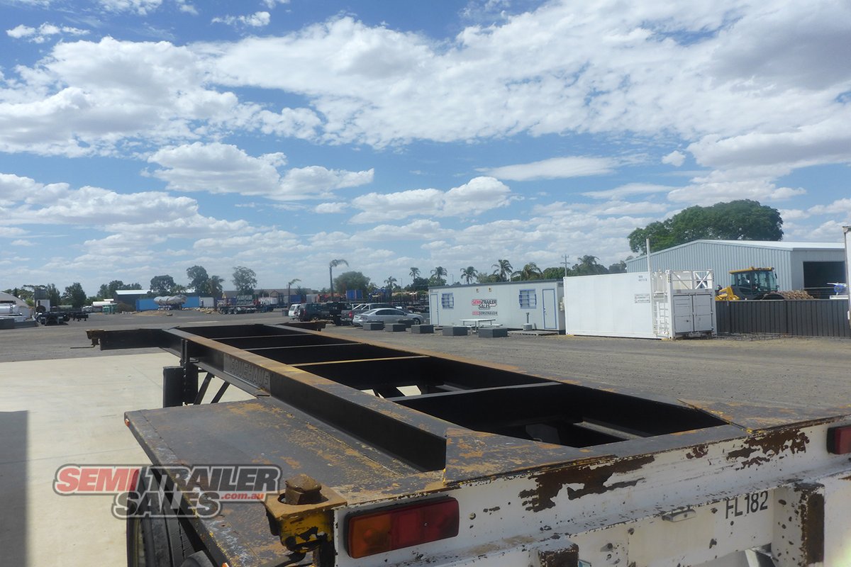FRUEHAUF SKEL TRAILER