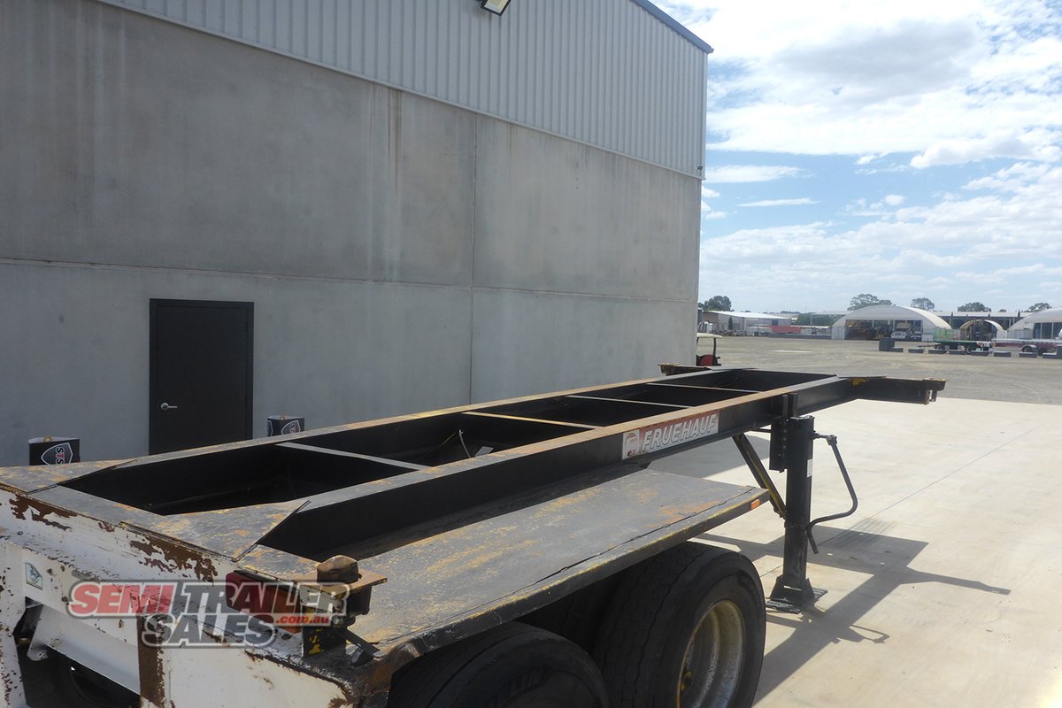 FRUEHAUF SKEL TRAILER