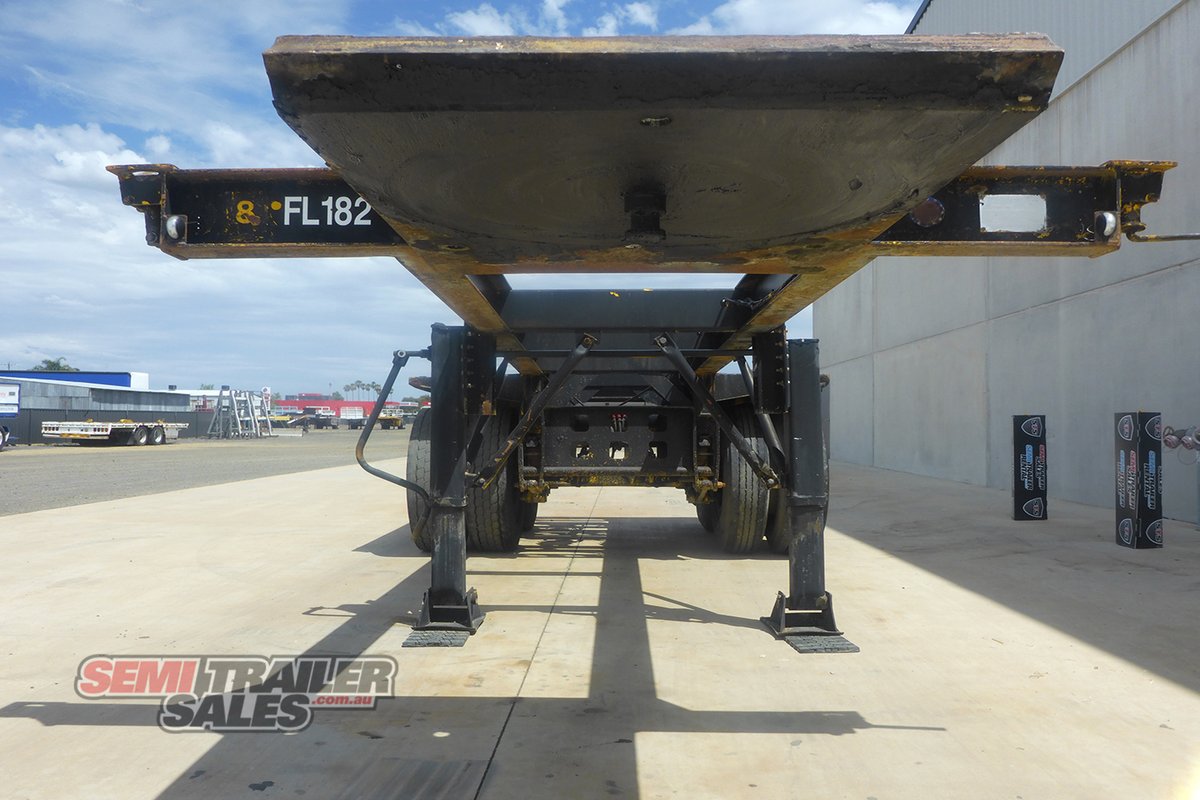 FRUEHAUF SKEL TRAILER