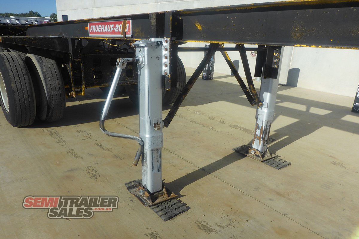 FRUEHAUF SKEL TRAILER