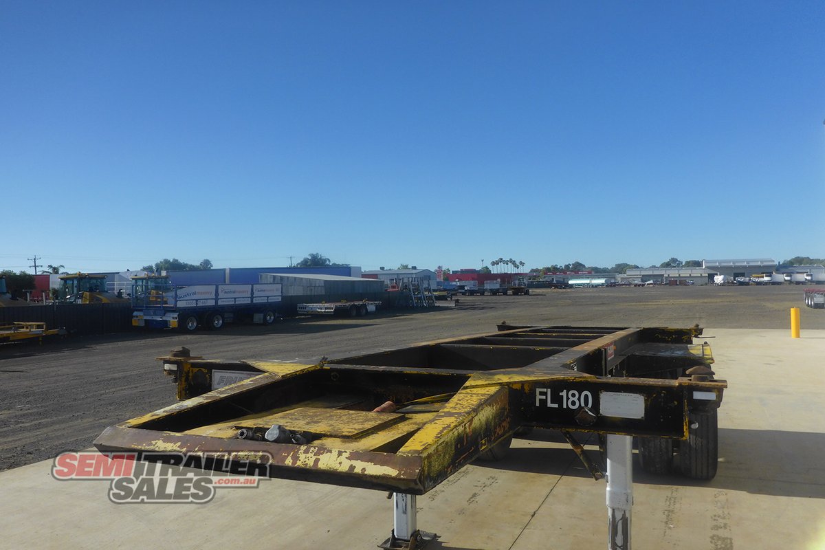 FRUEHAUF SKEL TRAILER